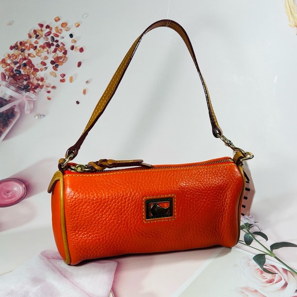 🦆 DOONEY & BOURKE DILLEN MINI BARREL TANGERINE ORANGE PEBBLE LEATHER BAG - Picture 1 of 11